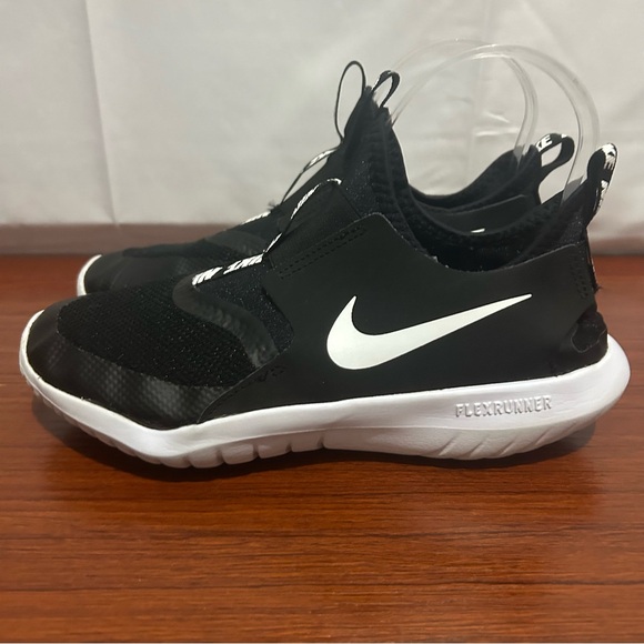 Boys NIKE Flex RUNNER AT4662001 Black Running Shoe Sneaker Tennis Shoe YOUTH 5 - Picture 3 of 9